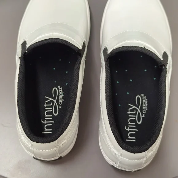 Infinity Rush in Clean Sheen White - Picture 2 of 3